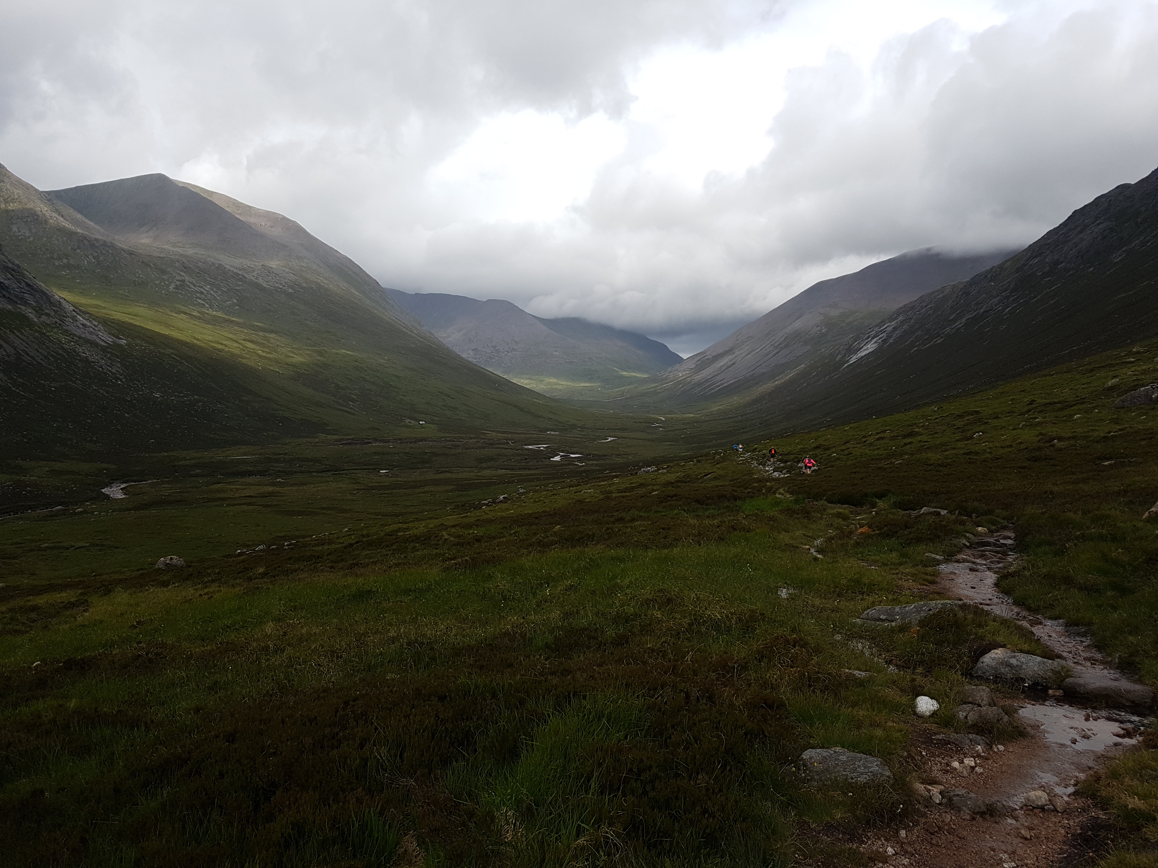 06 Along the Lairig Ghru