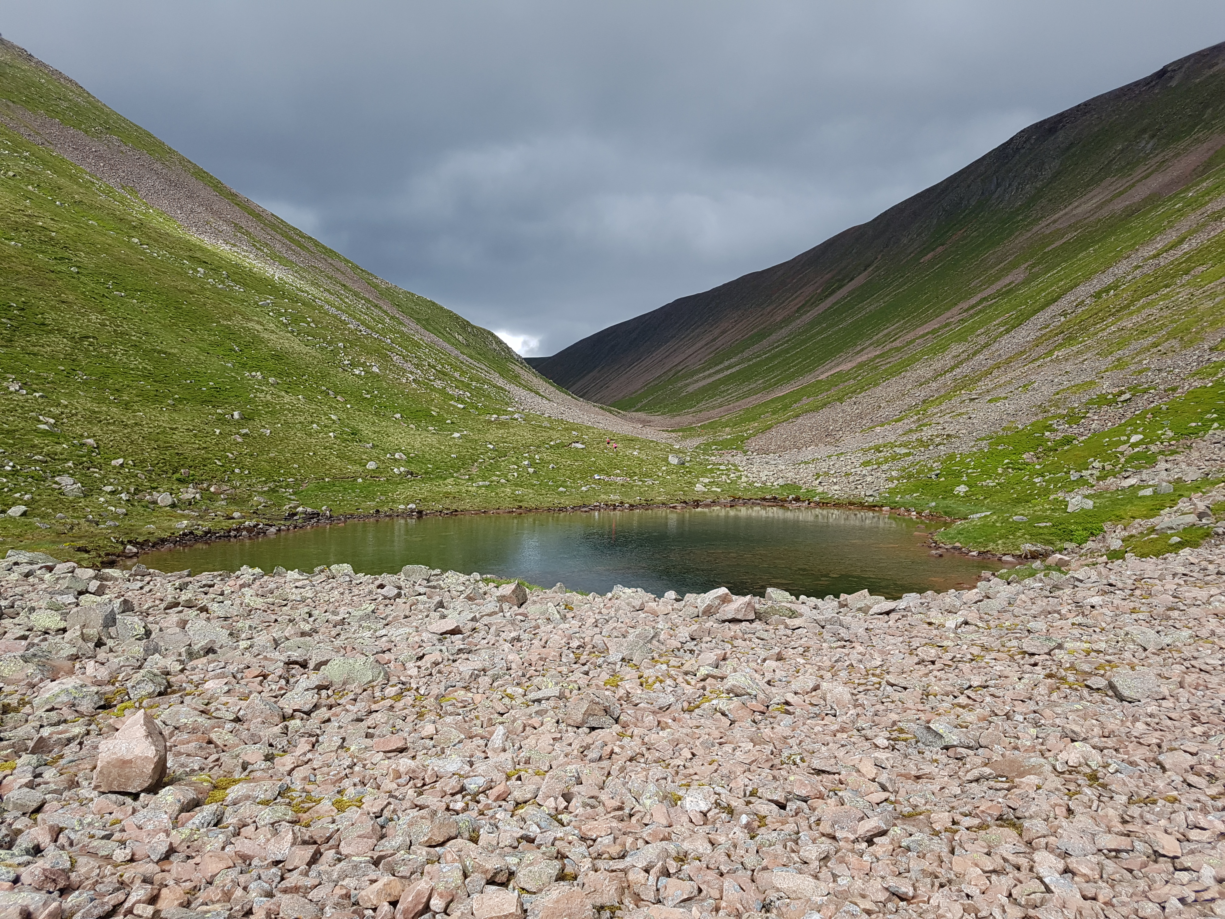 08 Pools of Dee Looking up to pass
